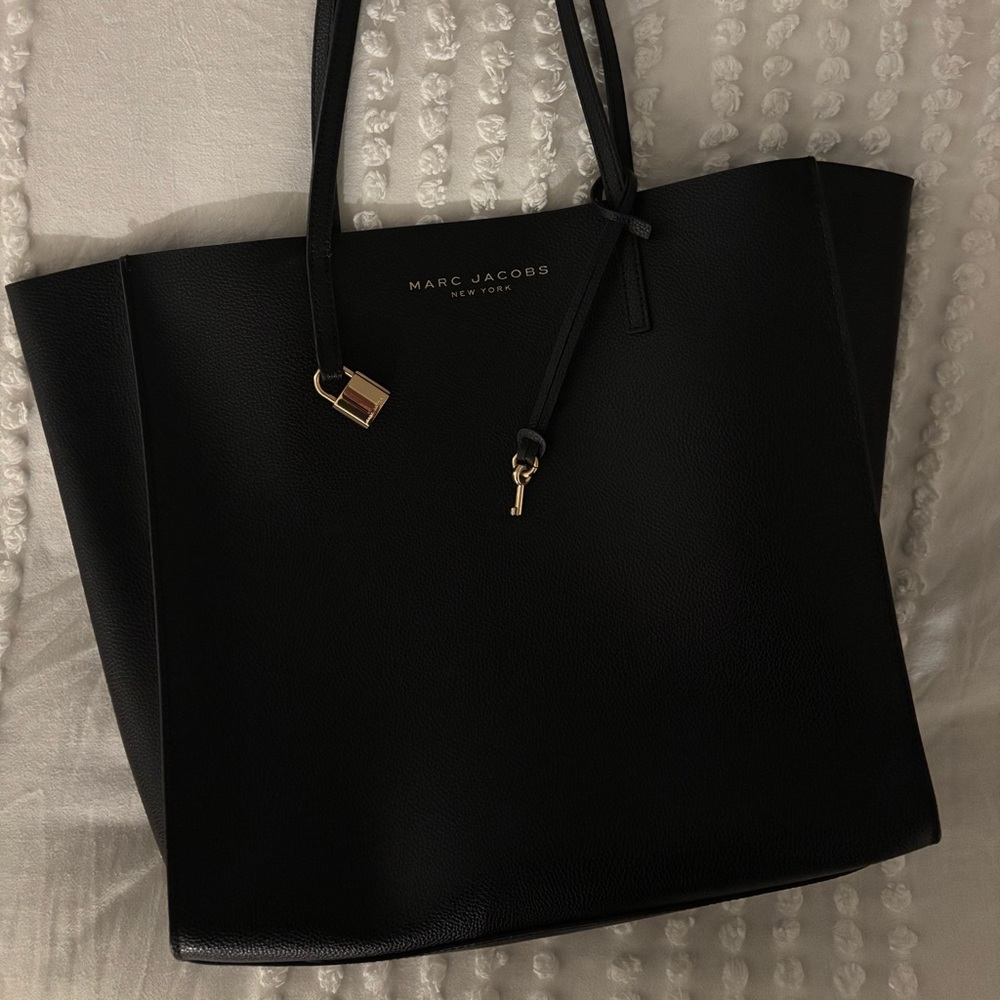 Marc Jacobs black leather tote, like new